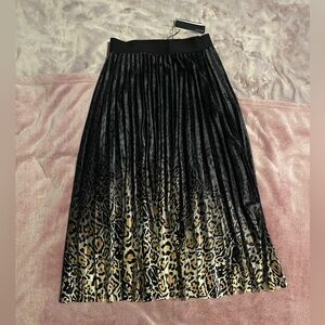 NWT Lucy Paris Leopard Print Pleated Skirt